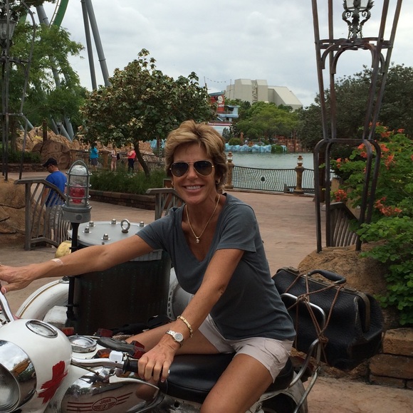 Meet your Posher, Lisa - Picture 1 of 1